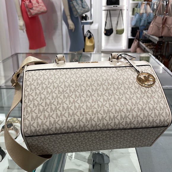 Michael Kors med Duffel Travel - Leather/Coated
35S2GTFU2B
Light Cream Multi
NWT - Picture 7 of 16